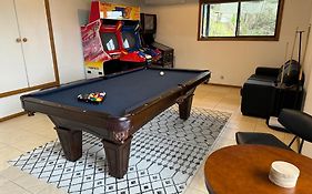 Elevated 3Br, Ocean Views, Pool Table, Pirates Bay